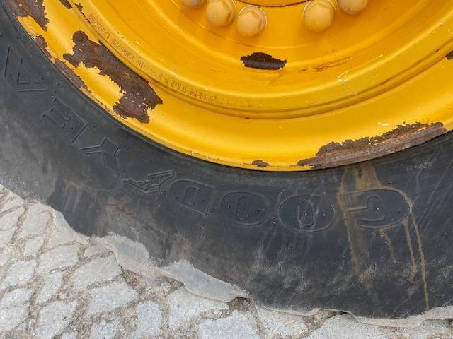 Gumikerekes homlokrakodó Volvo L 120 H MIETE / RENTAL (12001931): 20 kép. Gumikerekes homlokrakodó Volvo L 120 H MIETE / RENTAL (12001931): 20 kép.