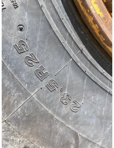 Gumikerekes homlokrakodó Volvo L 120 H MIETE / RENTAL (12001931): 16 kép. Gumikerekes homlokrakodó Volvo L 120 H MIETE / RENTAL (12001931): 16 kép.