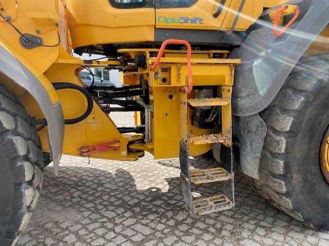 Gumikerekes homlokrakodó Volvo L 120 H MIETE / RENTAL (12001931): 11 kép. Gumikerekes homlokrakodó Volvo L 120 H MIETE / RENTAL (12001931): 11 kép.