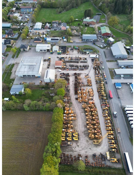 Volvo L 180 H (12005508) - Gumikerekes homlokrakodó: 2 kép. Volvo L 180 H (12005508) - Gumikerekes homlokrakodó: 2 kép.