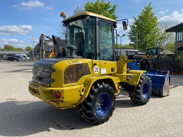 Volvo L 35 G MIETE / RENTAL (12002209) - Gumikerekes homlokrakodó: 4 kép. Volvo L 35 G MIETE / RENTAL (12002209) - Gumikerekes homlokrakodó: 4 kép.