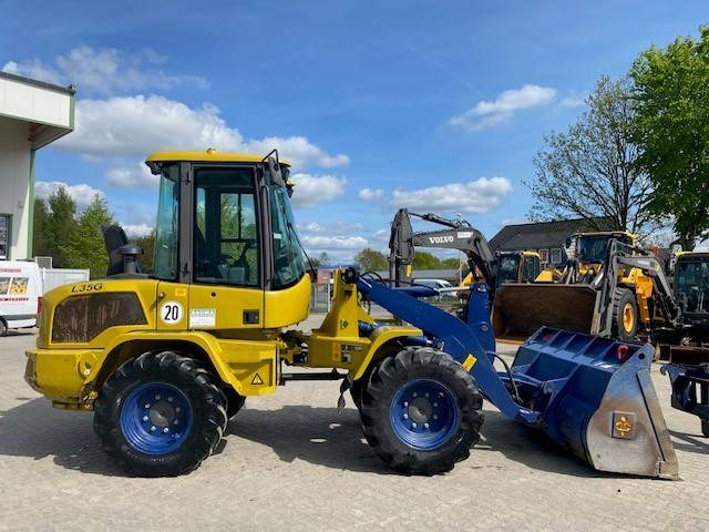 Volvo L 35 G MIETE / RENTAL (12002209) - Gumikerekes homlokrakodó: 5 kép. Volvo L 35 G MIETE / RENTAL (12002209) - Gumikerekes homlokrakodó: 5 kép.