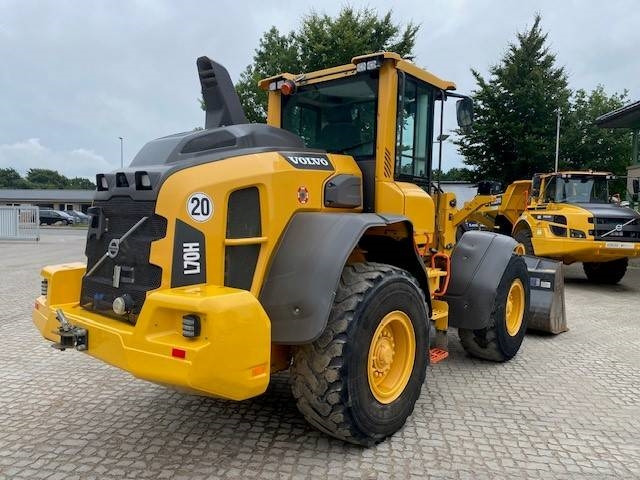 Volvo L 70 H MIETE / RENTAL (12005472) - Gumikerekes homlokrakodó: 5 kép. Volvo L 70 H MIETE / RENTAL (12005472) - Gumikerekes homlokrakodó: 5 kép.