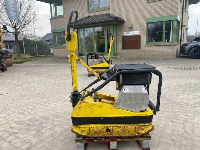 Wacker DPU 3345 F (12005327) - Lapvibrátor: 2 kép. Wacker DPU 3345 F (12005327) - Lapvibrátor: 2 kép.