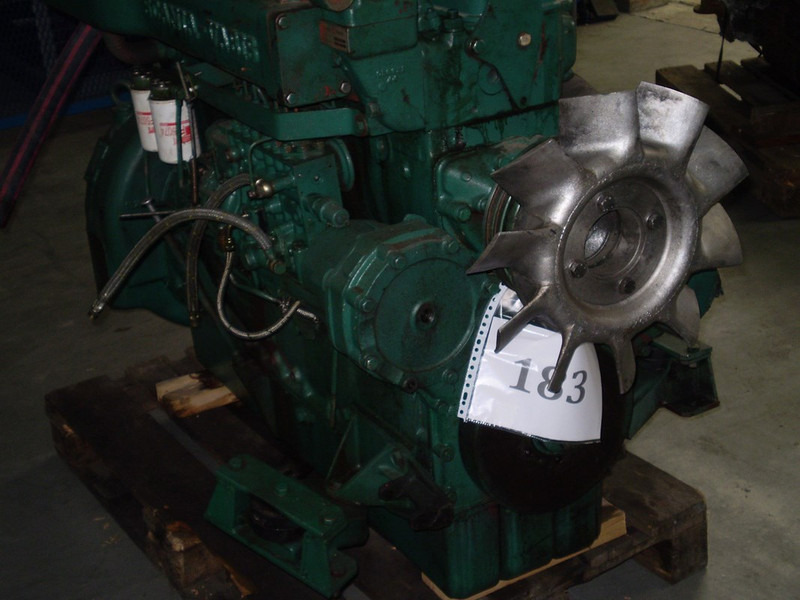 Scania D11 R80 FOR PARTS - Építőipari gépek: 3 kép. Scania D11 R80 FOR PARTS - Építőipari gépek: 3 kép.