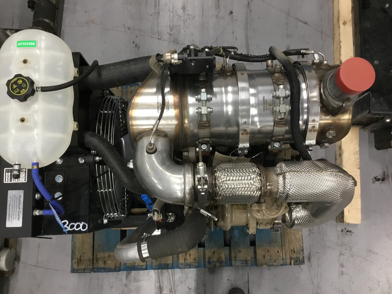 John Deere 3029HFC03 NEW - Motor: 5 kép. John Deere 3029HFC03 NEW - Motor: 5 kép.