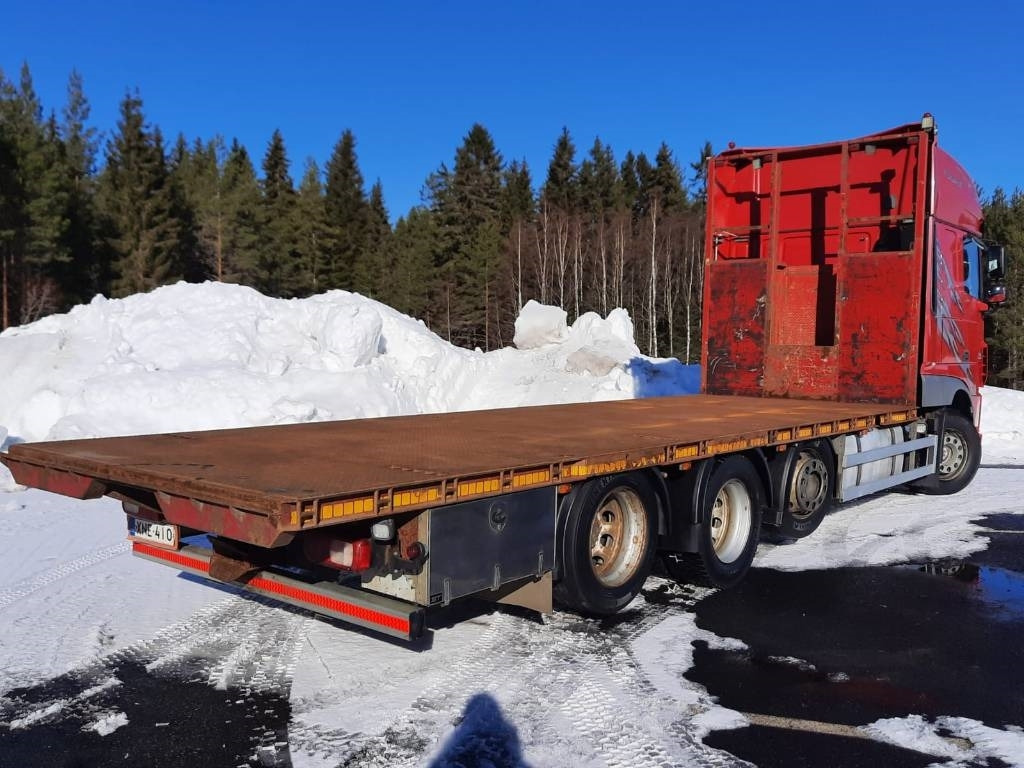DAF XF460 - Platós teherautó: 4 kép. DAF XF460 - Platós teherautó: 4 kép.