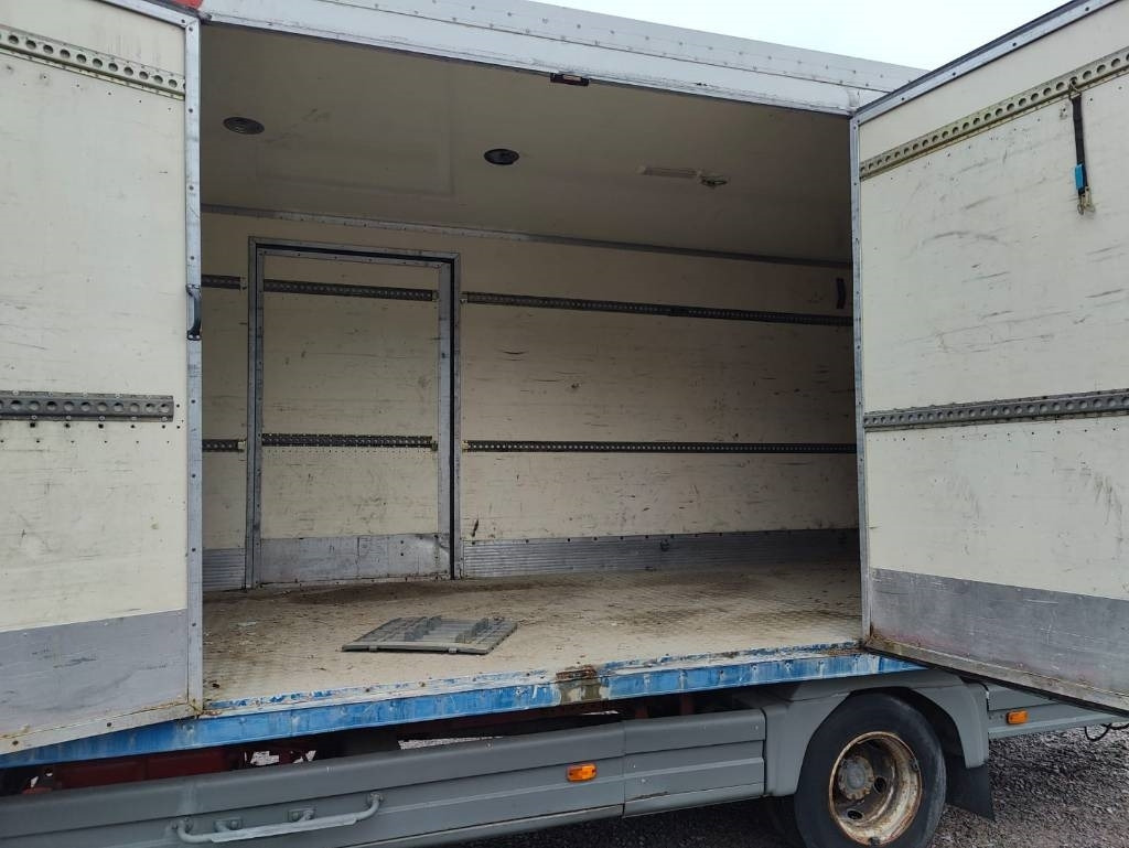 Mercedes-Benz Atego 1023 - Dobozos felépítményű teherautó: 5 kép. Mercedes-Benz Atego 1023 - Dobozos felépítményű teherautó: 5 kép.