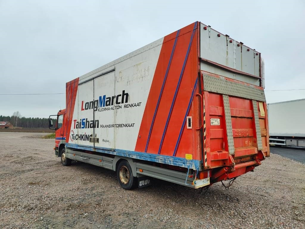 Mercedes-Benz Atego 1023 - Dobozos felépítményű teherautó: 3 kép. Mercedes-Benz Atego 1023 - Dobozos felépítményű teherautó: 3 kép.