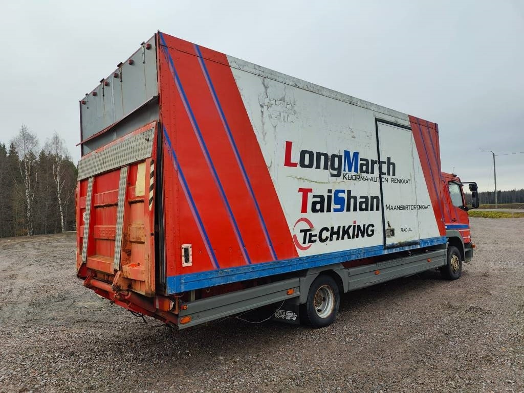 Mercedes-Benz Atego 1023 - Dobozos felépítményű teherautó: 4 kép. Mercedes-Benz Atego 1023 - Dobozos felépítményű teherautó: 4 kép.