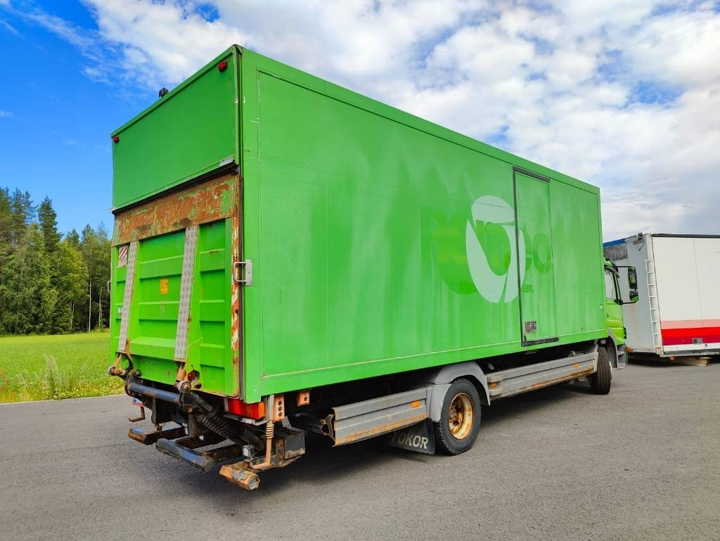 Mercedes-Benz Atego 1224 - Dobozos felépítményű teherautó: 4 kép. Mercedes-Benz Atego 1224 - Dobozos felépítményű teherautó: 4 kép.