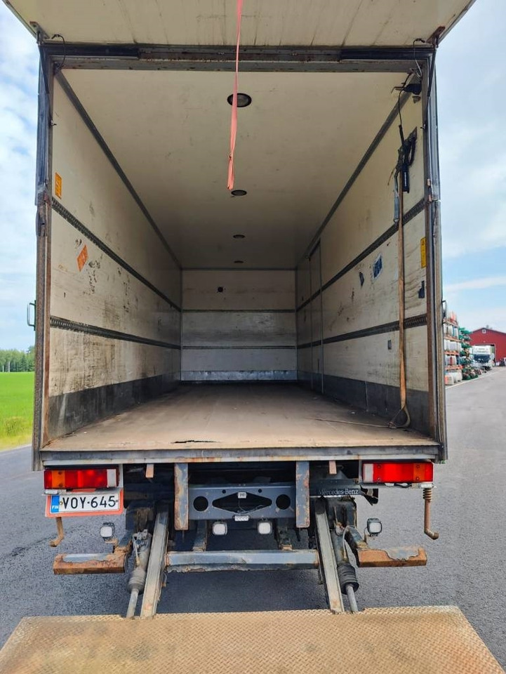 Mercedes-Benz Atego 1224 - Dobozos felépítményű teherautó: 5 kép. Mercedes-Benz Atego 1224 - Dobozos felépítményű teherautó: 5 kép.