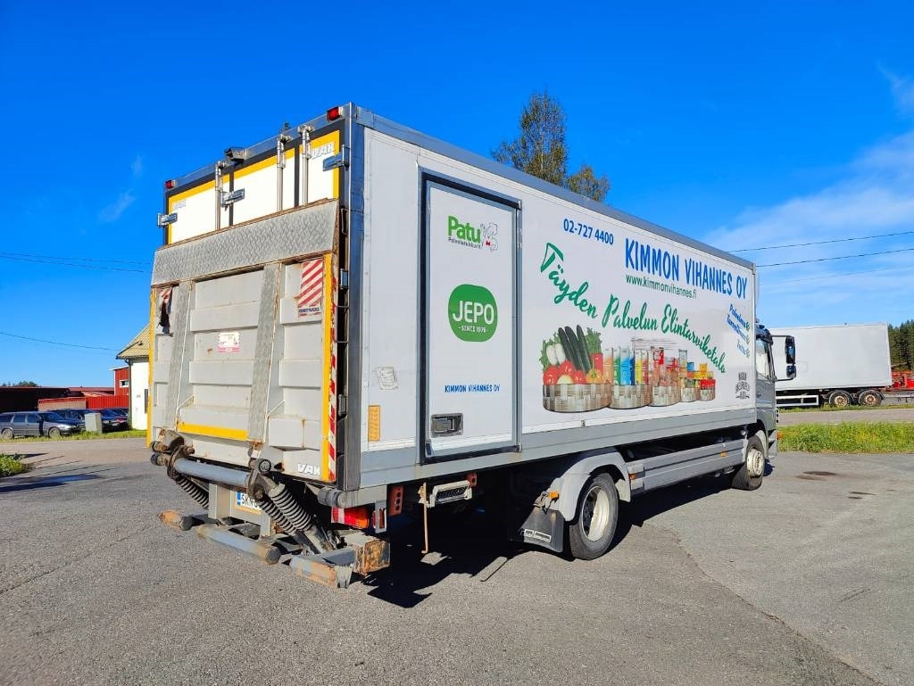Mercedes-Benz Atego 1524 - Dobozos felépítményű teherautó: 4 kép. Mercedes-Benz Atego 1524 - Dobozos felépítményű teherautó: 4 kép.