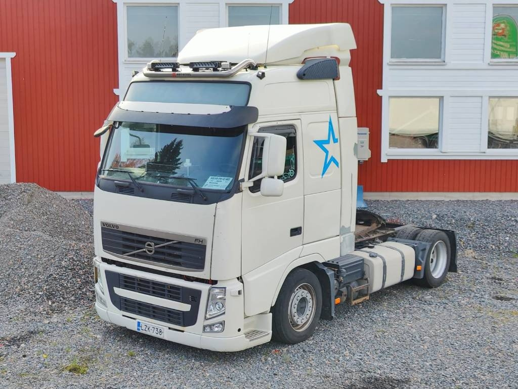 Volvo FH 13  - Nyergesvontató: 1 kép. Volvo FH 13  - Nyergesvontató: 1 kép.