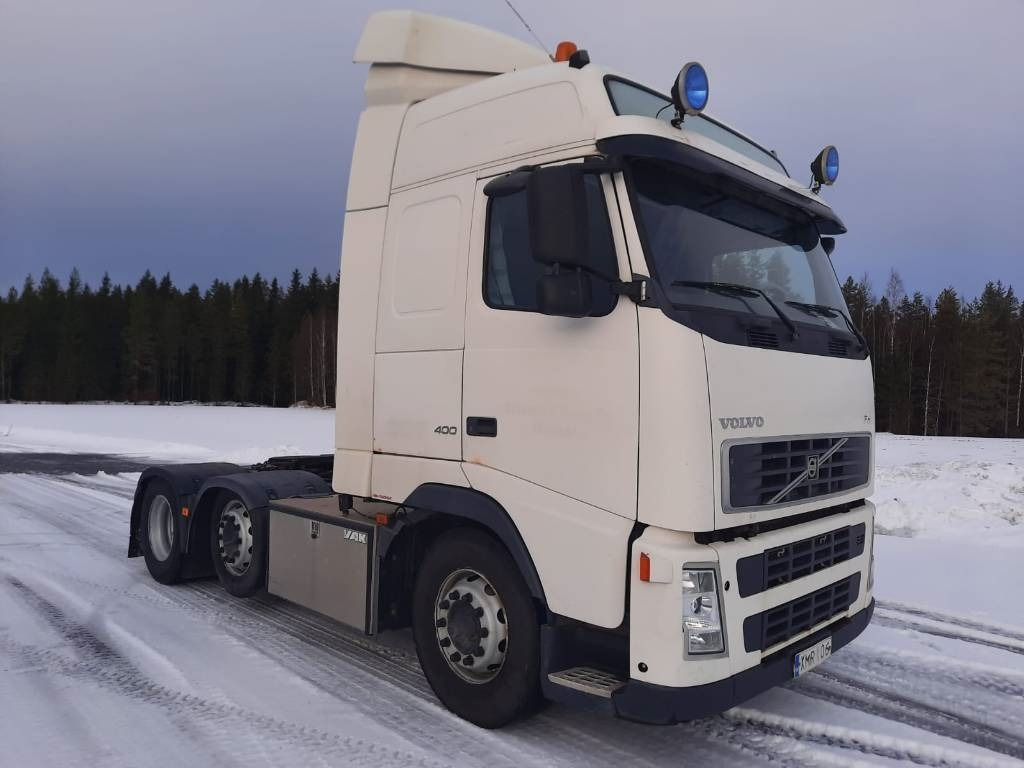 Volvo FH 13 - Nyergesvontató: 2 kép. Volvo FH 13 - Nyergesvontató: 2 kép.