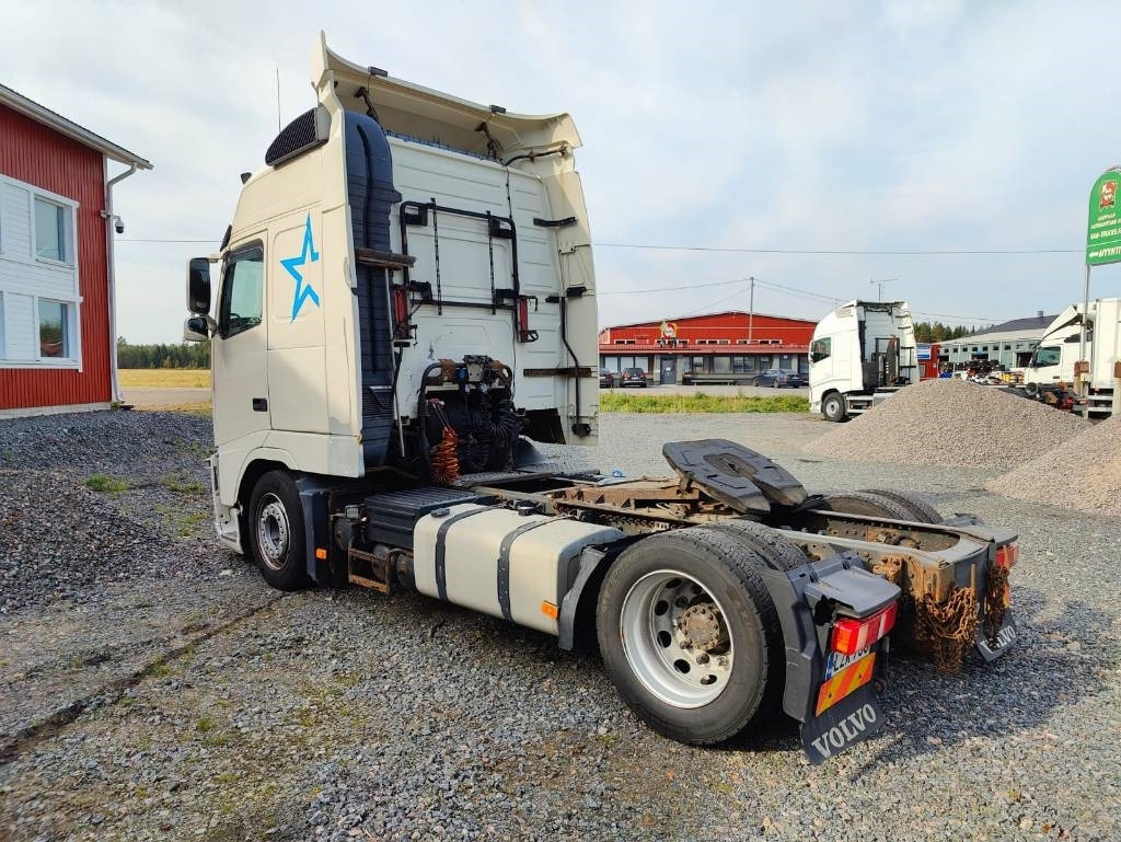 Volvo FH 13  - Nyergesvontató: 3 kép. Volvo FH 13  - Nyergesvontató: 3 kép.