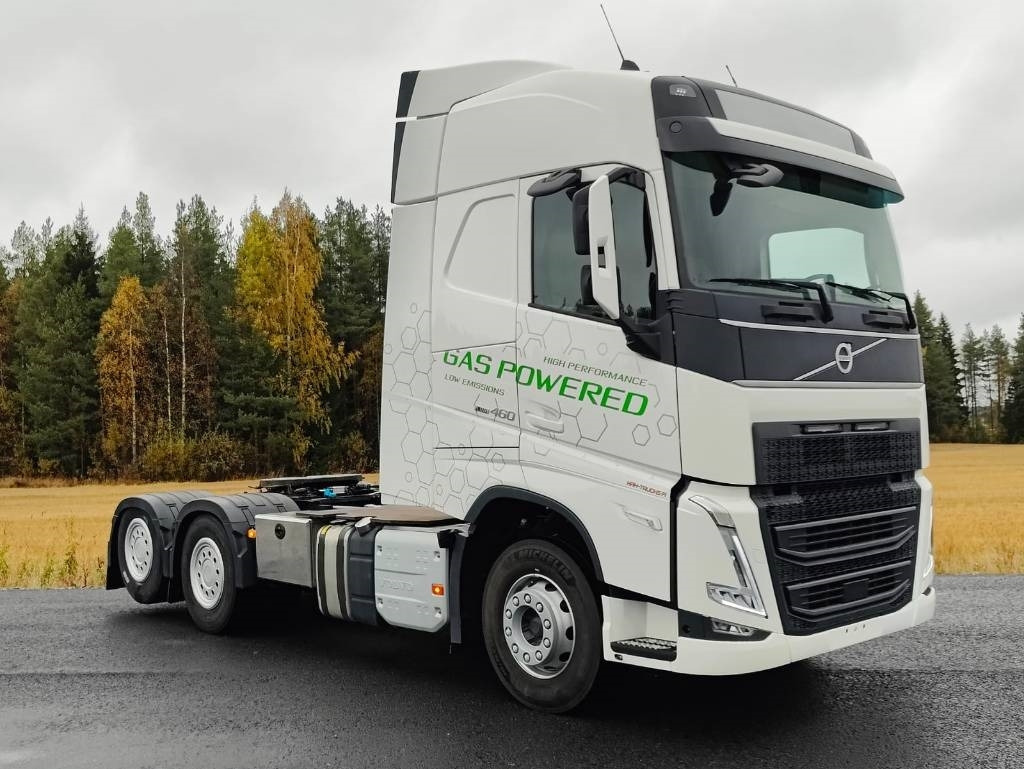 Volvo FH 460 LNG  - Nyergesvontató: 3 kép. Volvo FH 460 LNG  - Nyergesvontató: 3 kép.