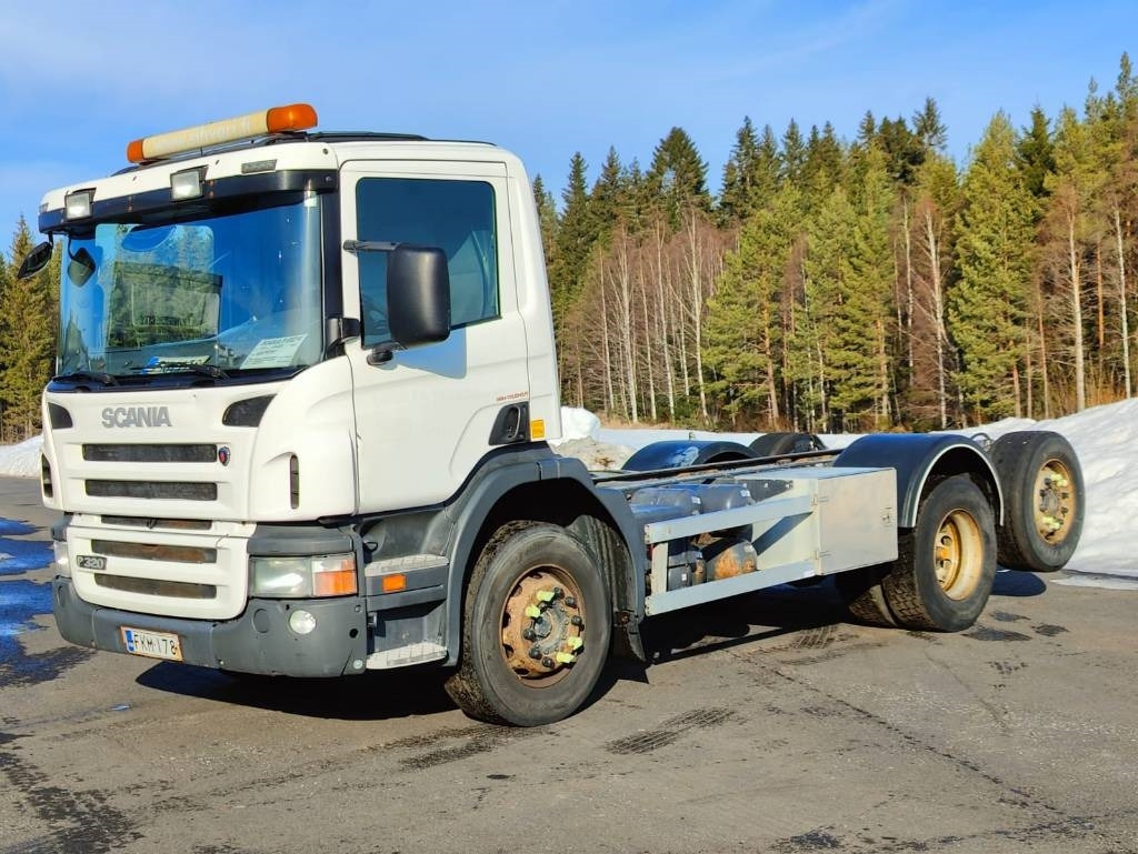 Scania P 320 - Alvaz teherautó: 1 kép. Scania P 320 - Alvaz teherautó: 1 kép.