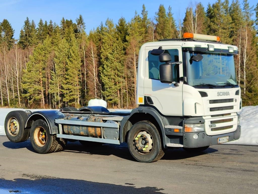 Scania P 320 - Alvaz teherautó: 2 kép. Scania P 320 - Alvaz teherautó: 2 kép.