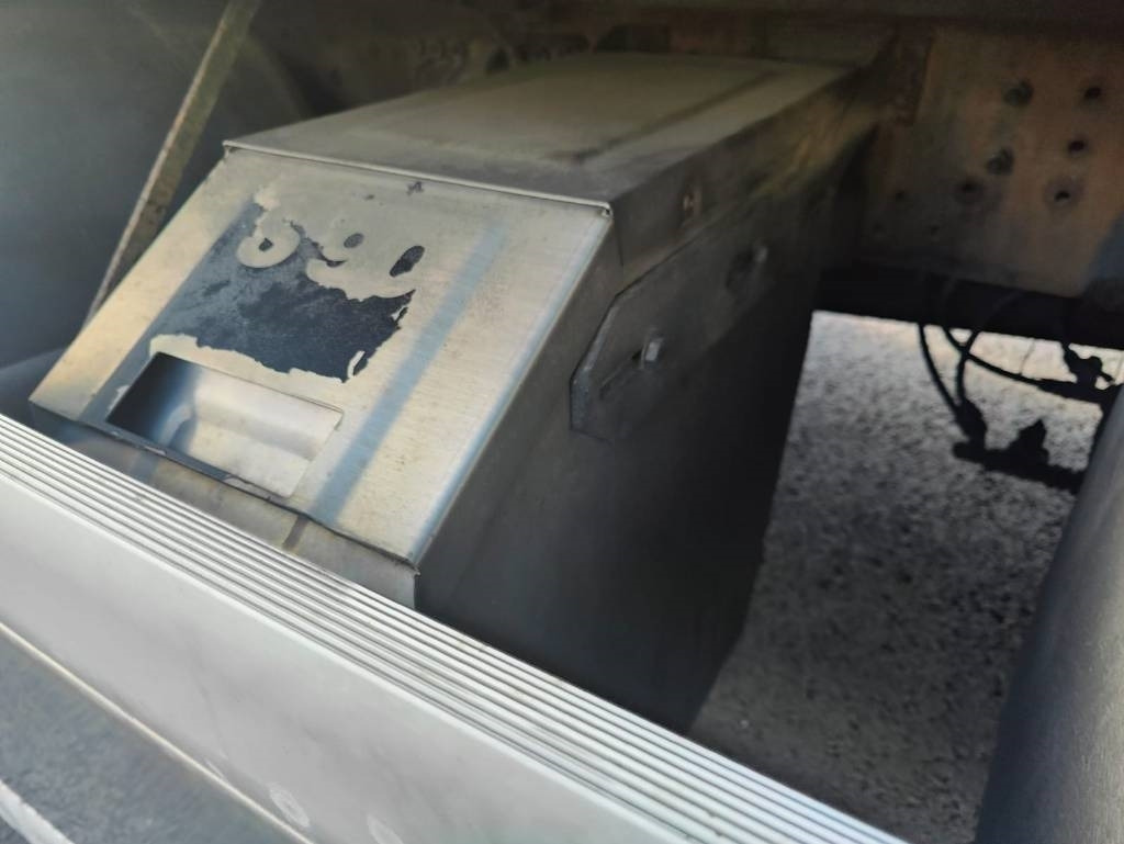 Dobozos felépítményű teherautó Scania R 500: 8 kép.