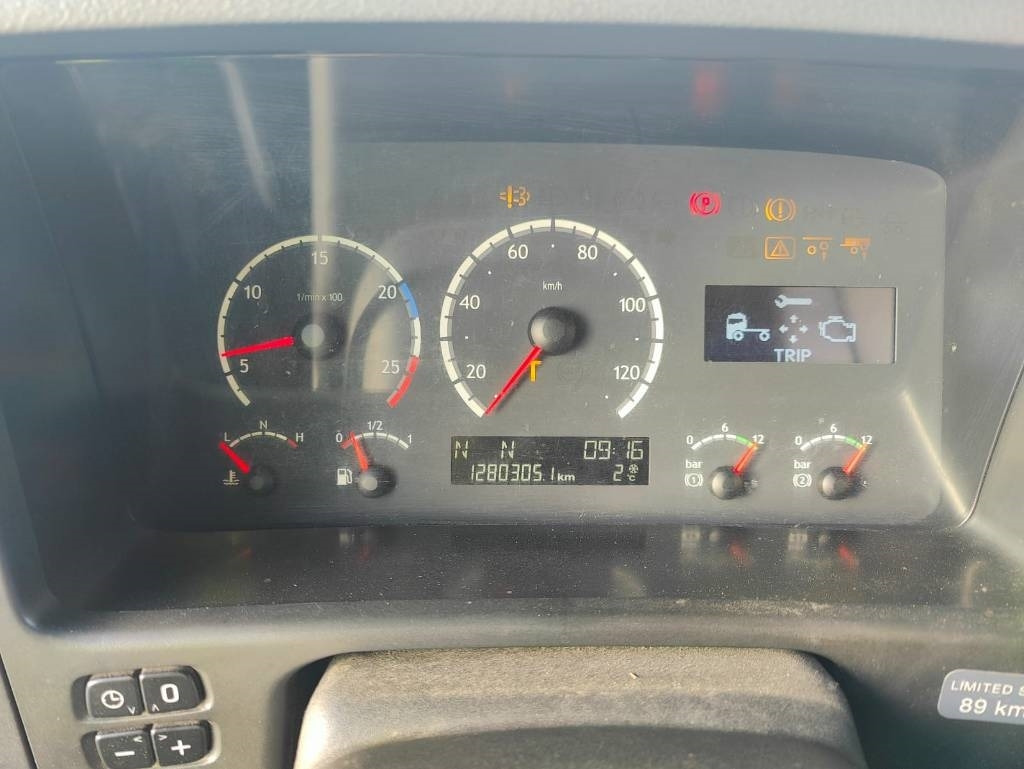 Dobozos felépítményű teherautó Scania R 500: 20 kép.