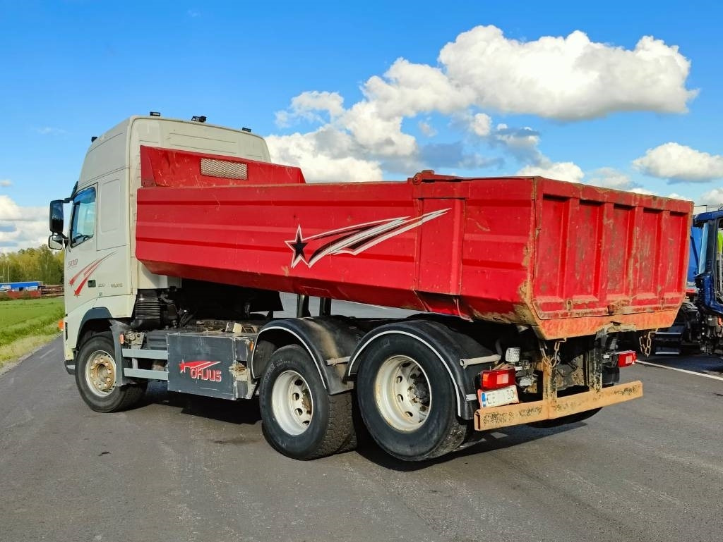 Volvo FH 12 - Billenőplatós teherautó: 4 kép. Volvo FH 12 - Billenőplatós teherautó: 4 kép.