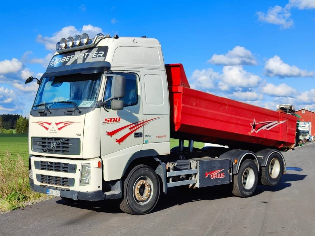 Volvo FH 12 - Billenőplatós teherautó: 1 kép. Volvo FH 12 - Billenőplatós teherautó: 1 kép.