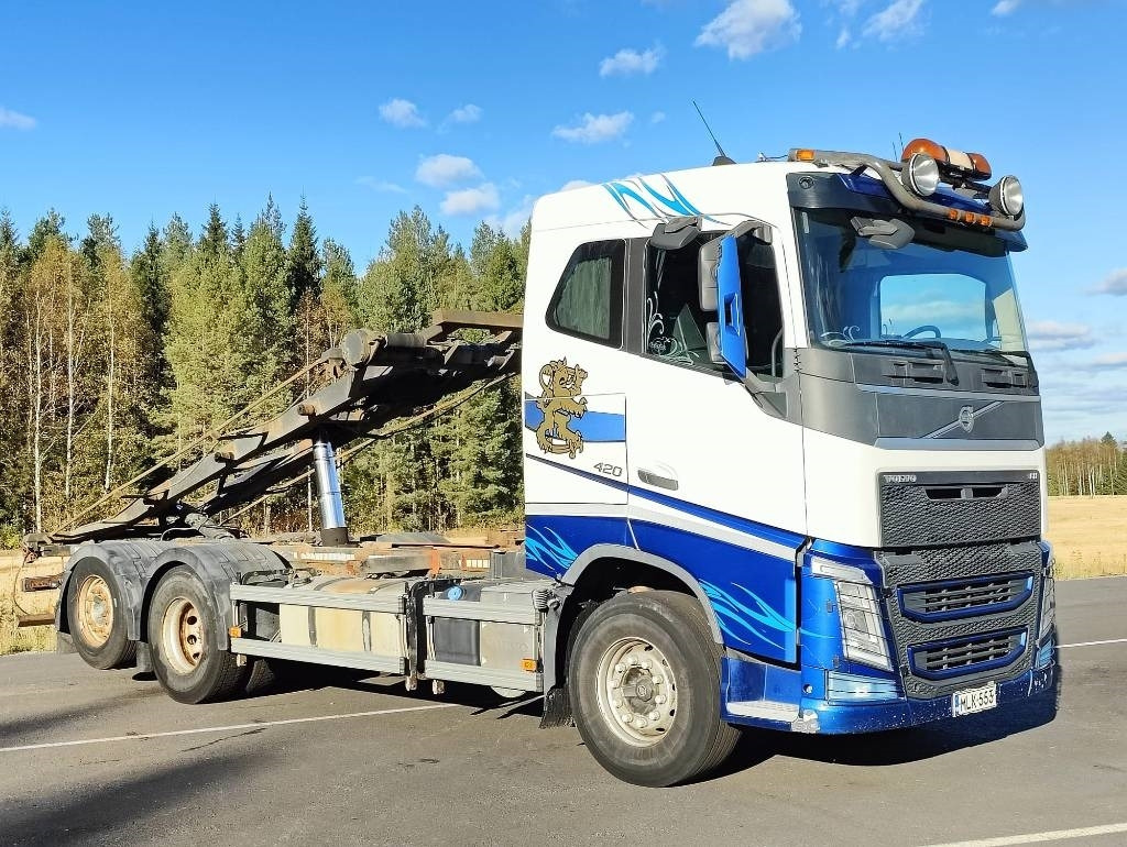 Volvo FH 13 420 - Konténerszállító: 2 kép. Volvo FH 13 420 - Konténerszállító: 2 kép.