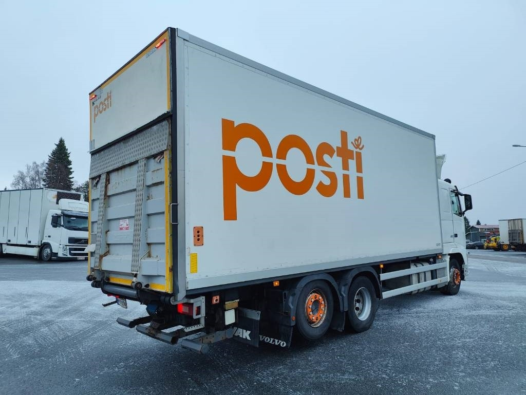 Volvo FH 13 - Dobozos felépítményű teherautó: 4 kép. Volvo FH 13 - Dobozos felépítményű teherautó: 4 kép.