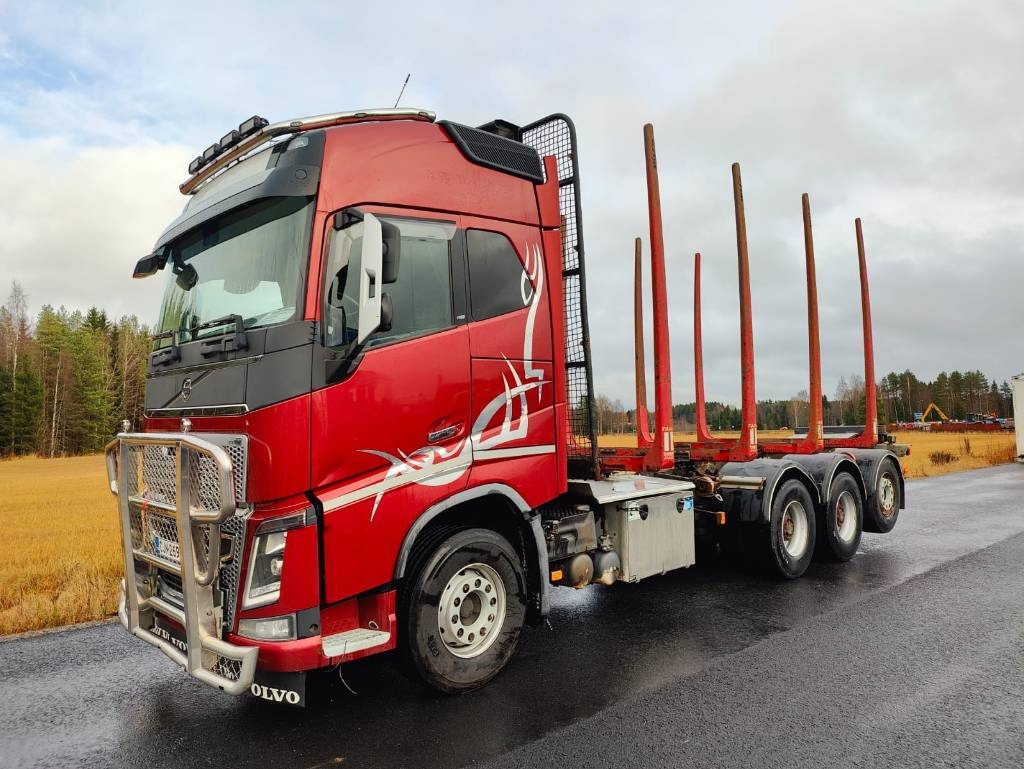 Volvo FH 16 750  - Rönkszállító teherautó: 1 kép. Volvo FH 16 750  - Rönkszállító teherautó: 1 kép.