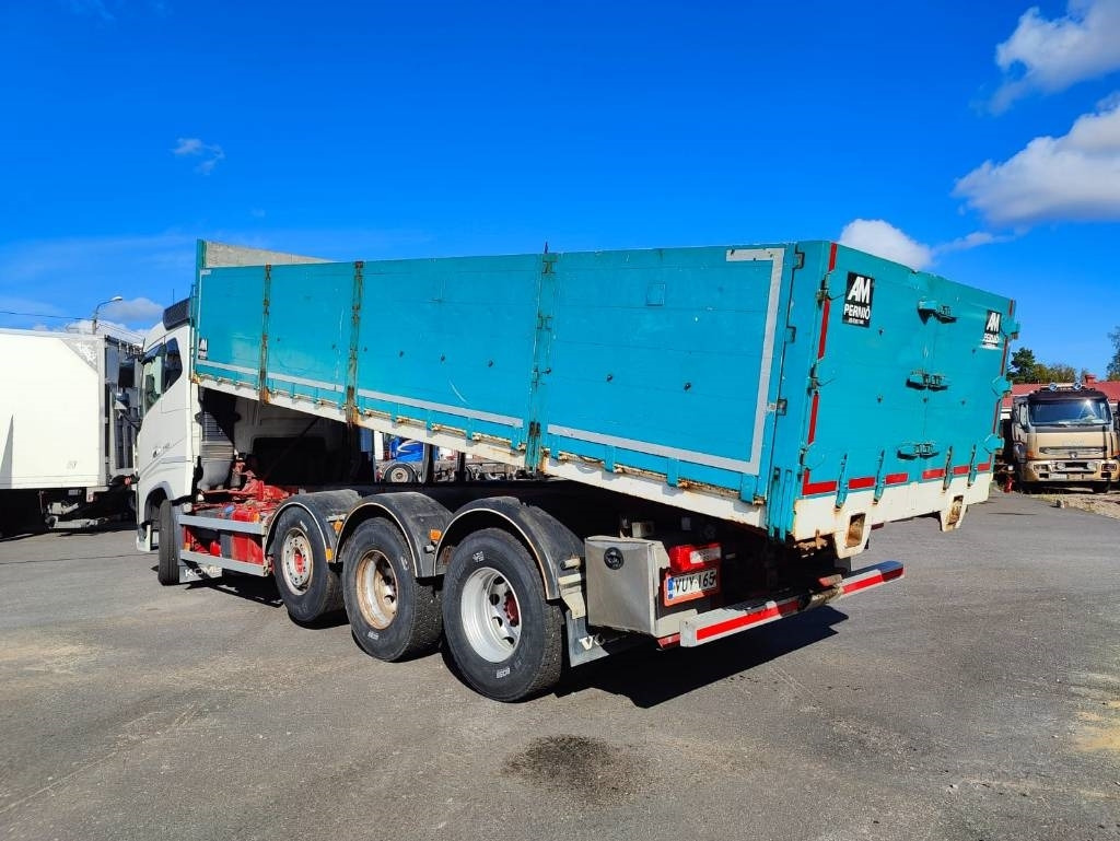 Volvo FH 16 750 - Billenőplatós teherautó: 4 kép. Volvo FH 16 750 - Billenőplatós teherautó: 4 kép.