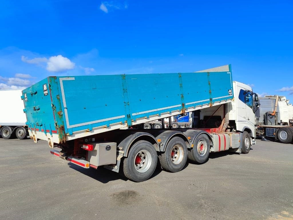Volvo FH 16 750 - Billenőplatós teherautó: 5 kép. Volvo FH 16 750 - Billenőplatós teherautó: 5 kép.