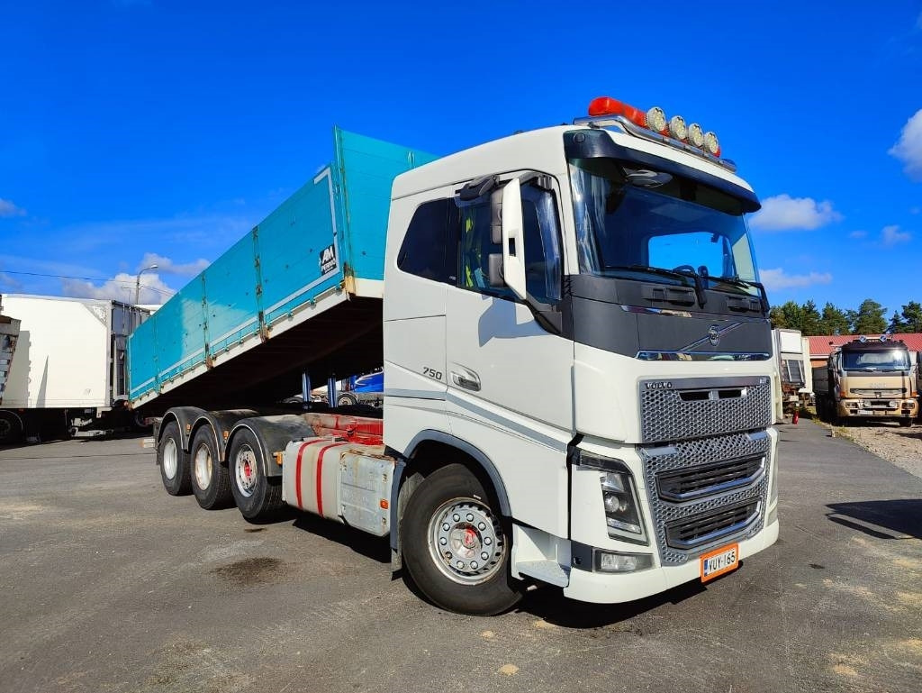 Volvo FH 16 750 - Billenőplatós teherautó: 2 kép. Volvo FH 16 750 - Billenőplatós teherautó: 2 kép.