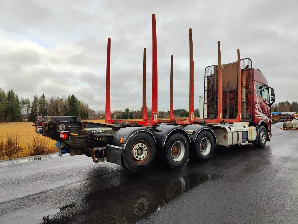 Volvo FH 16 750  - Rönkszállító teherautó: 4 kép. Volvo FH 16 750  - Rönkszállító teherautó: 4 kép.