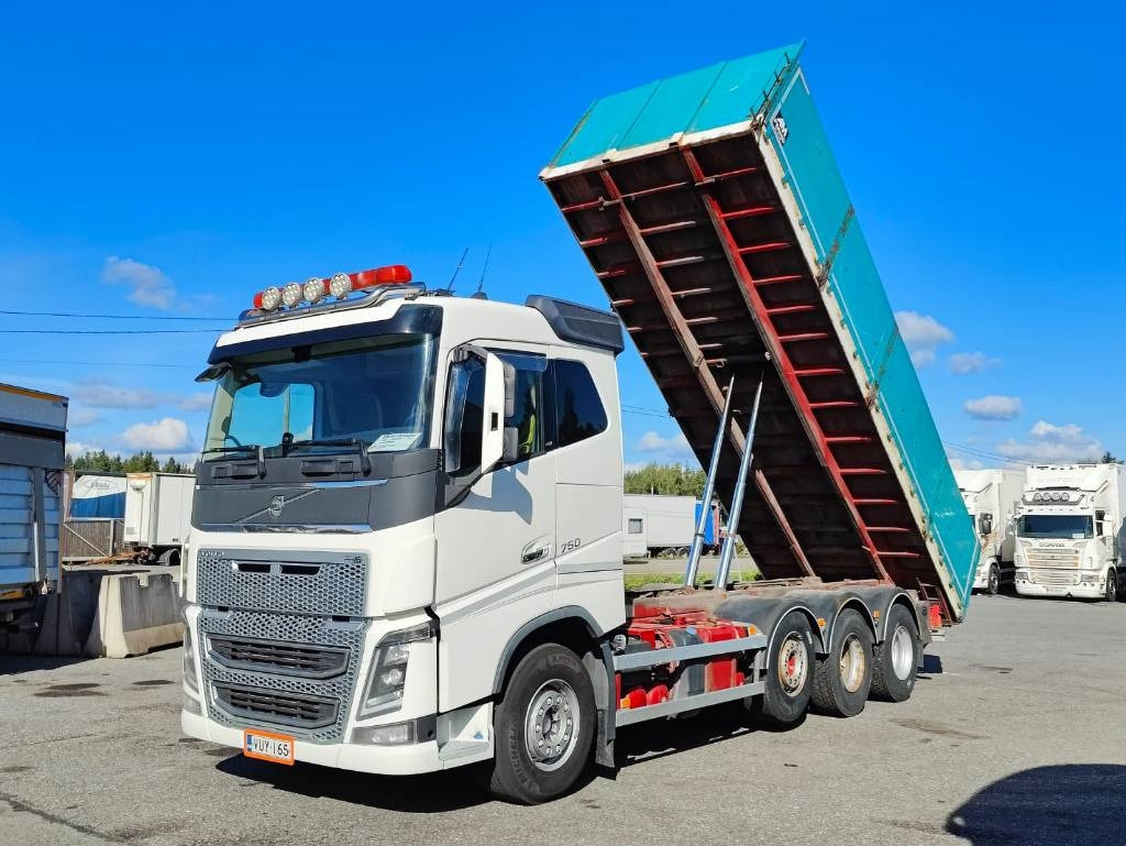 Volvo FH 16 750 - Billenőplatós teherautó: 1 kép. Volvo FH 16 750 - Billenőplatós teherautó: 1 kép.