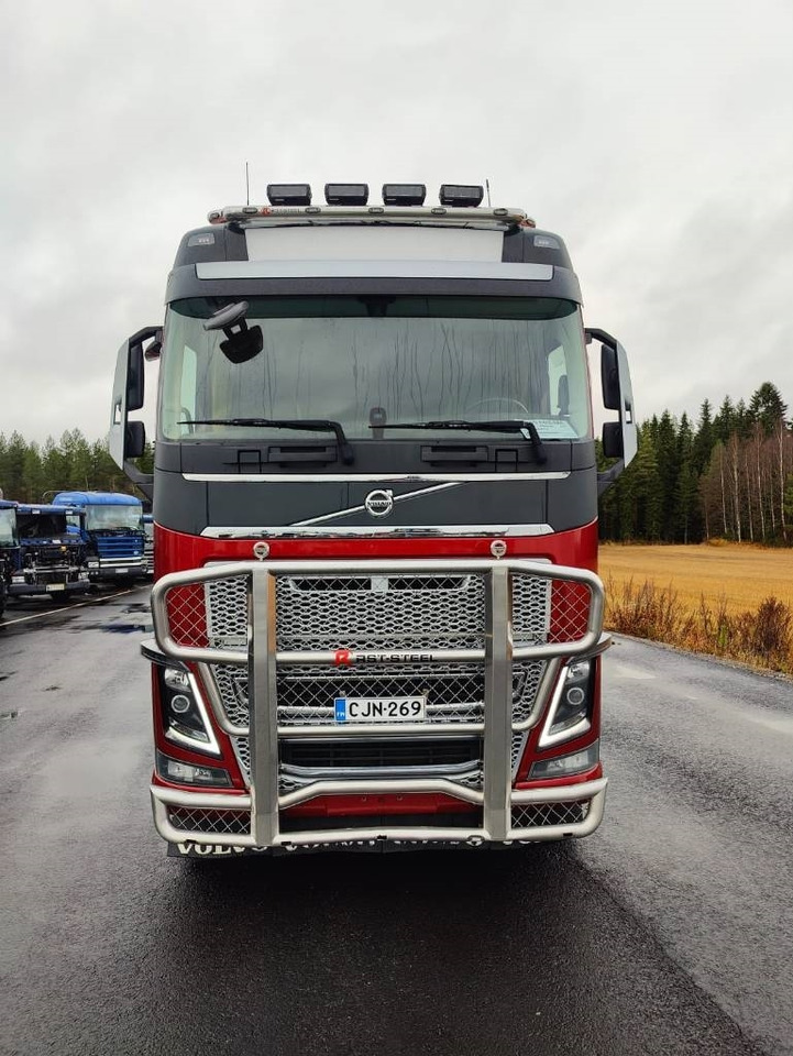 Volvo FH 16 750  - Rönkszállító teherautó: 5 kép. Volvo FH 16 750  - Rönkszállító teherautó: 5 kép.