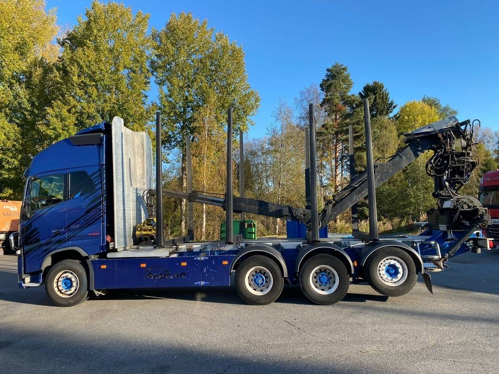 Volvo FH 16 - Rönkszállító teherautó: 4 kép. Volvo FH 16 - Rönkszállító teherautó: 4 kép.