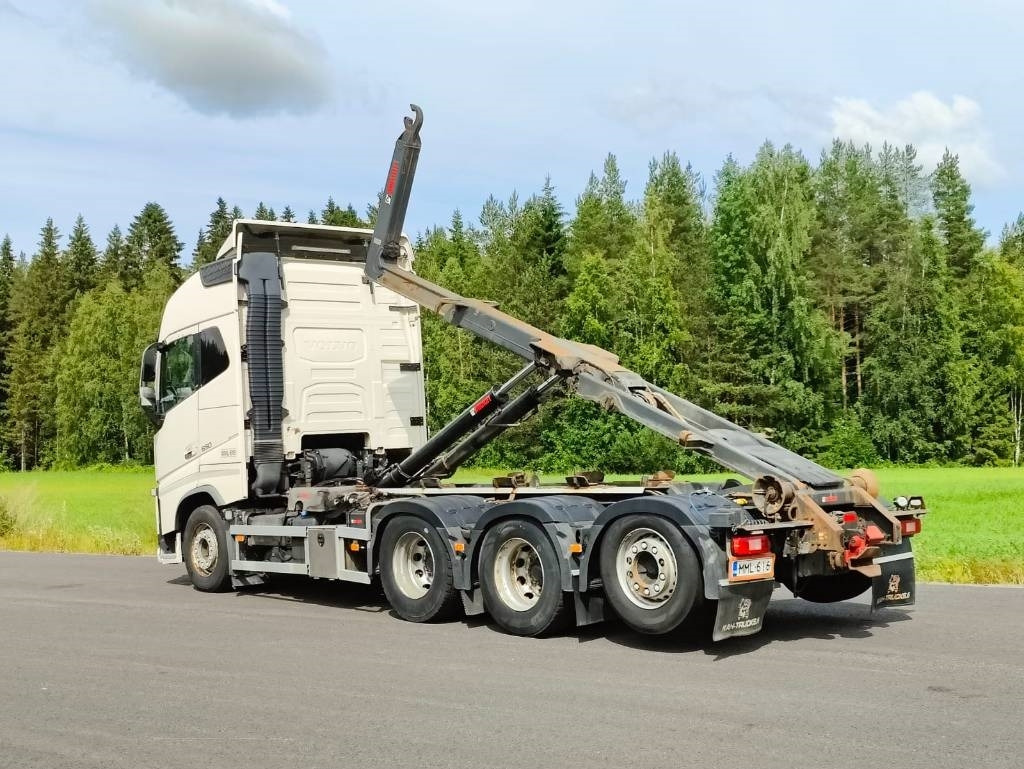 Volvo FH 16 - Horgos rakodó teherautó: 3 kép. Volvo FH 16 - Horgos rakodó teherautó: 3 kép.