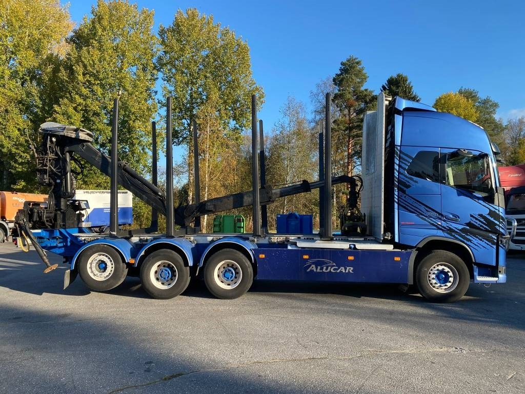Volvo FH 16 - Rönkszállító teherautó: 5 kép. Volvo FH 16 - Rönkszállító teherautó: 5 kép.