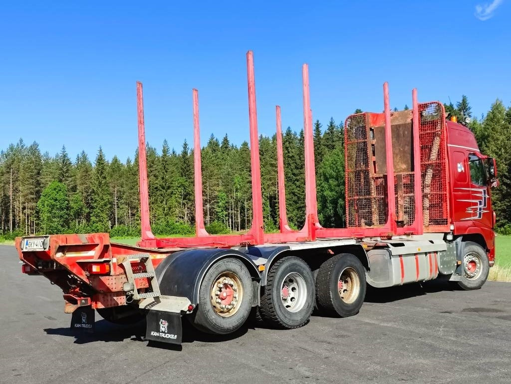 Volvo FH16 - Rönkszállító teherautó: 3 kép. Volvo FH16 - Rönkszállító teherautó: 3 kép.