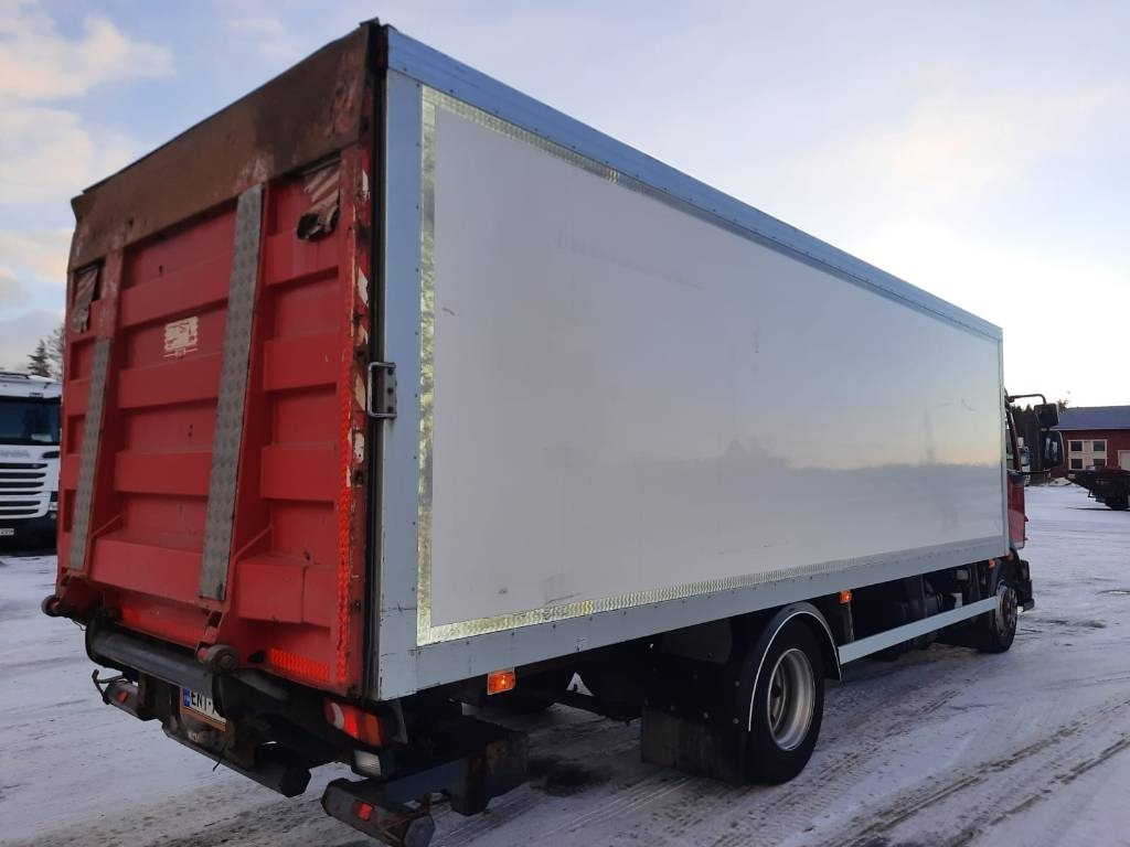 Volvo FL 240 - Dobozos felépítményű teherautó: 4 kép. Volvo FL 240 - Dobozos felépítményű teherautó: 4 kép.