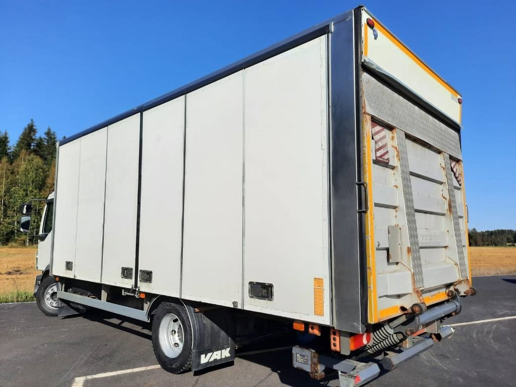 Volvo FL 240 - Dobozos felépítményű teherautó: 3 kép. Volvo FL 240 - Dobozos felépítményű teherautó: 3 kép.