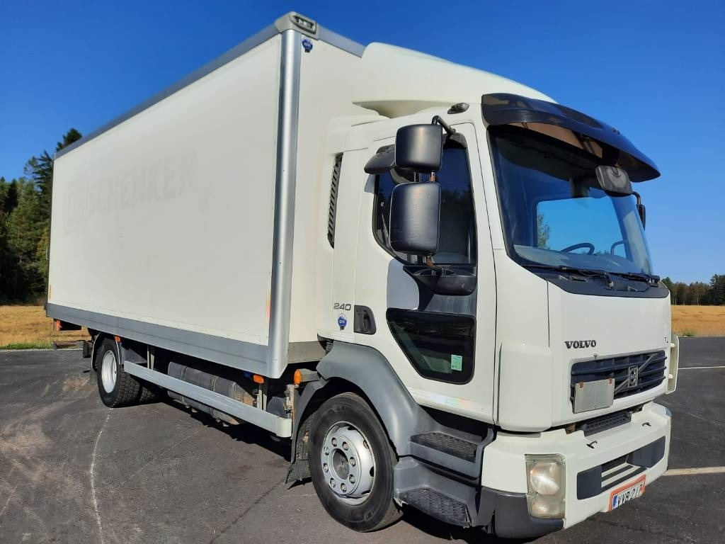 Volvo FL 240  - Dobozos felépítményű teherautó: 2 kép. Volvo FL 240  - Dobozos felépítményű teherautó: 2 kép.
