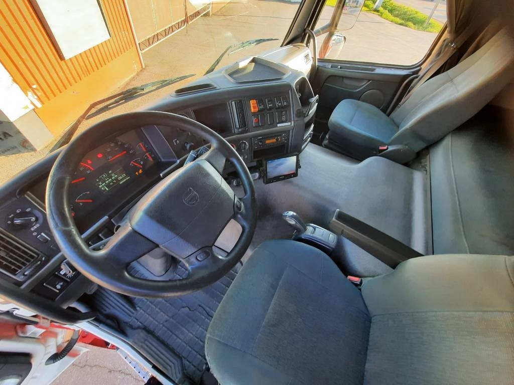 Cserefelépítményes teherautó Volvo FM-11: 6 kép. Cserefelépítményes teherautó Volvo FM-11: 6 kép.