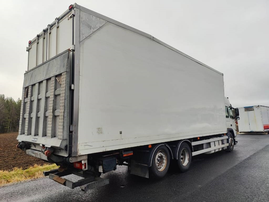 Volvo FM 13 - Dobozos felépítményű teherautó: 3 kép. Volvo FM 13 - Dobozos felépítményű teherautó: 3 kép.