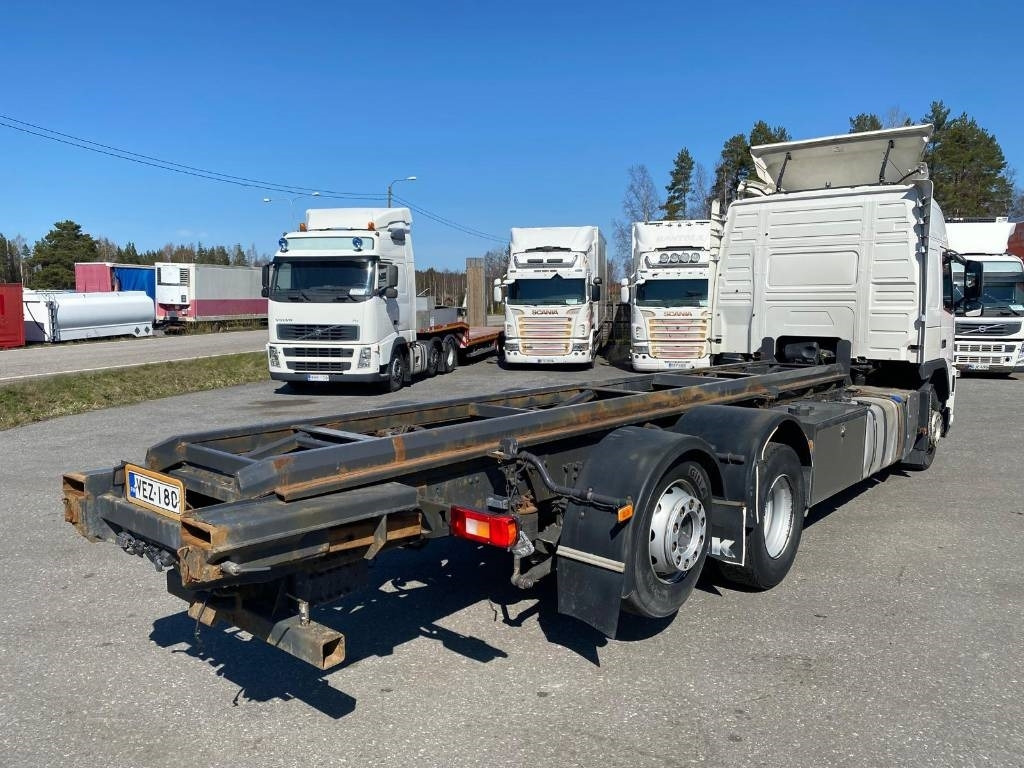 Volvo FM 13 - Cserefelépítményes teherautó: 4 kép. Volvo FM 13 - Cserefelépítményes teherautó: 4 kép.