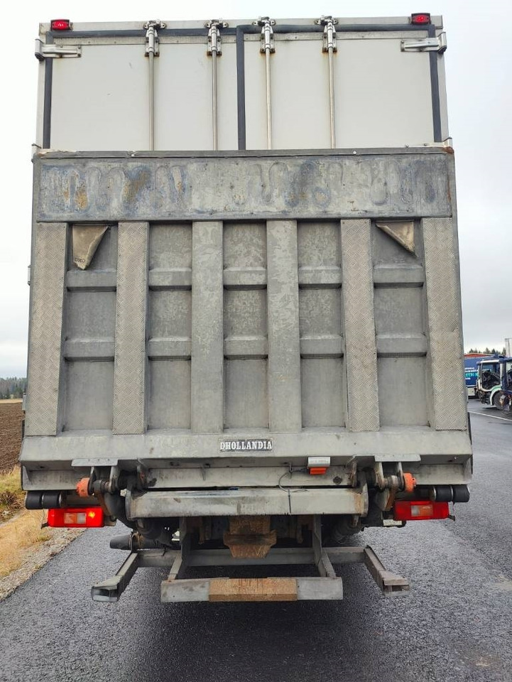 Volvo FM 13 - Dobozos felépítményű teherautó: 5 kép. Volvo FM 13 - Dobozos felépítményű teherautó: 5 kép.