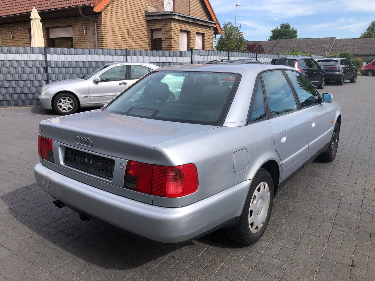 Audi A6 C4 1.8 Auto - Szedán: 2 kép. Audi A6 C4 1.8 Auto - Szedán: 2 kép.