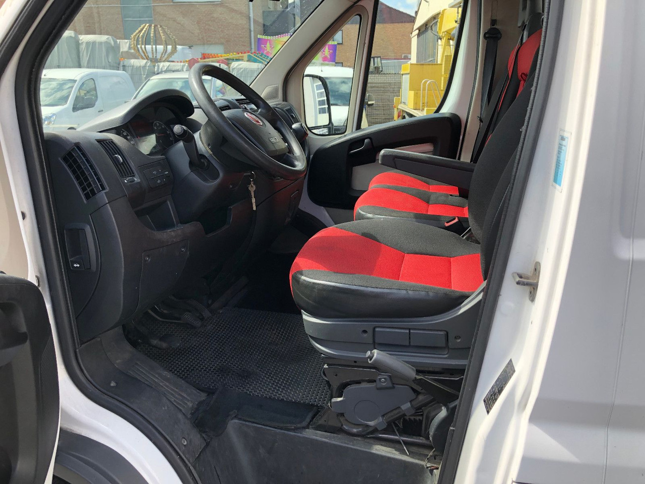Platós kisteherautó Fiat Ducato 2.3 Maxi Pritsche 35 130  L5: 14 kép.
