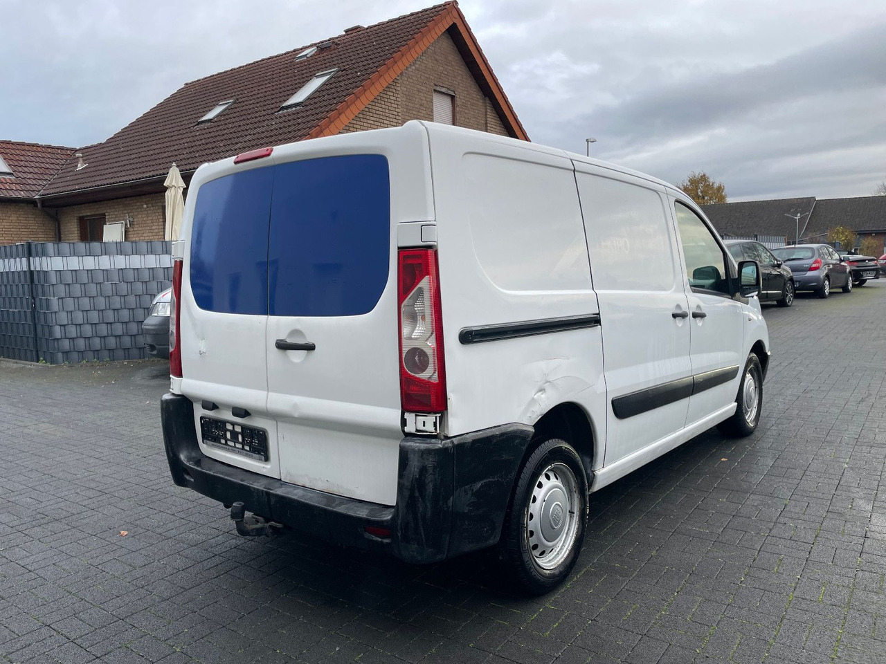 Fiat Scudo SX L1H1 120-2,0 Multijet - Kis furgon: 2 kép. Fiat Scudo SX L1H1 120-2,0 Multijet - Kis furgon: 2 kép.